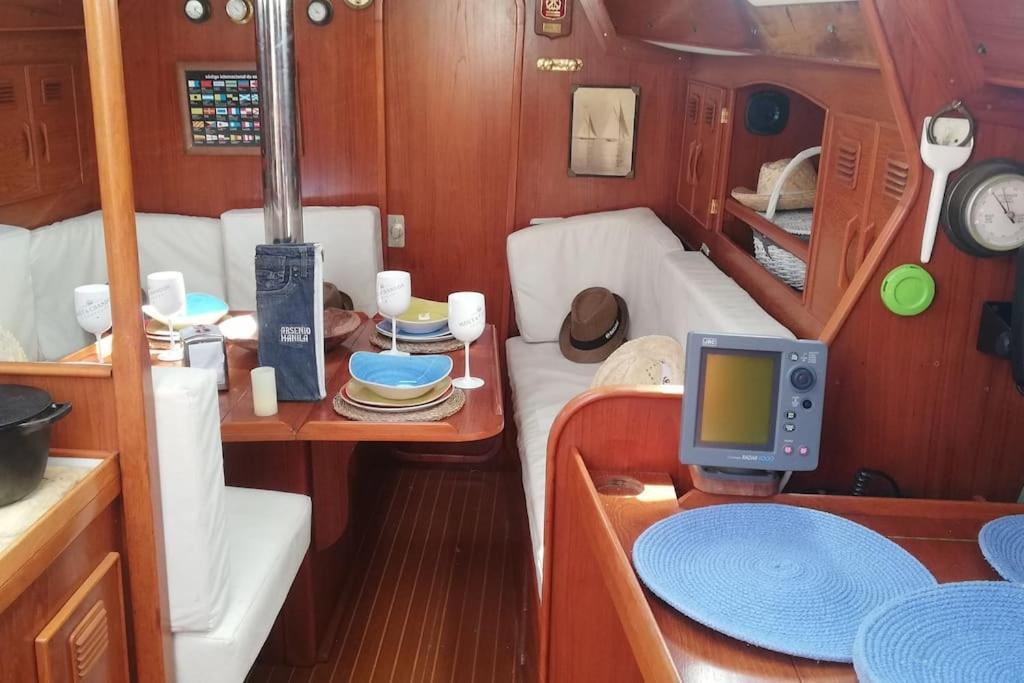 Boat-Apartamento Flotante Cadiz.. La Juanita Arroyo Εξωτερικό φωτογραφία