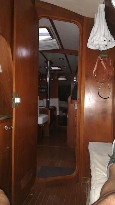 Boat-Apartamento Flotante Cadiz.. La Juanita Arroyo Εξωτερικό φωτογραφία