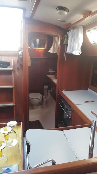 Boat-Apartamento Flotante Cadiz.. La Juanita Arroyo Εξωτερικό φωτογραφία